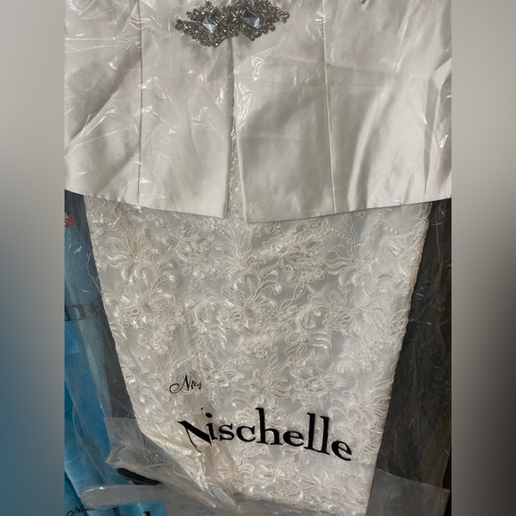 Nina Nischelle New with tags style 2820 in white ivory - Picture 2 of 9